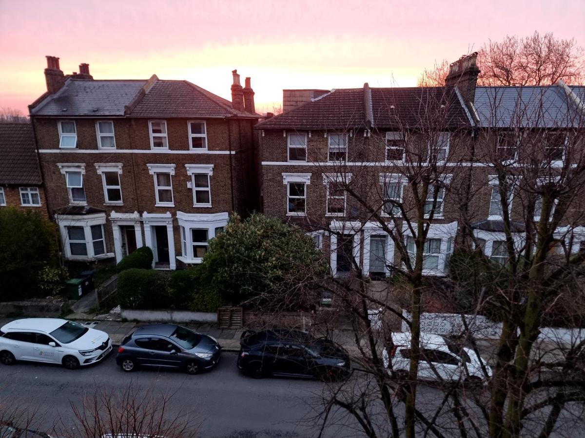 Stylish-Brockley-Entire Place Apartment London Ngoại thất bức ảnh